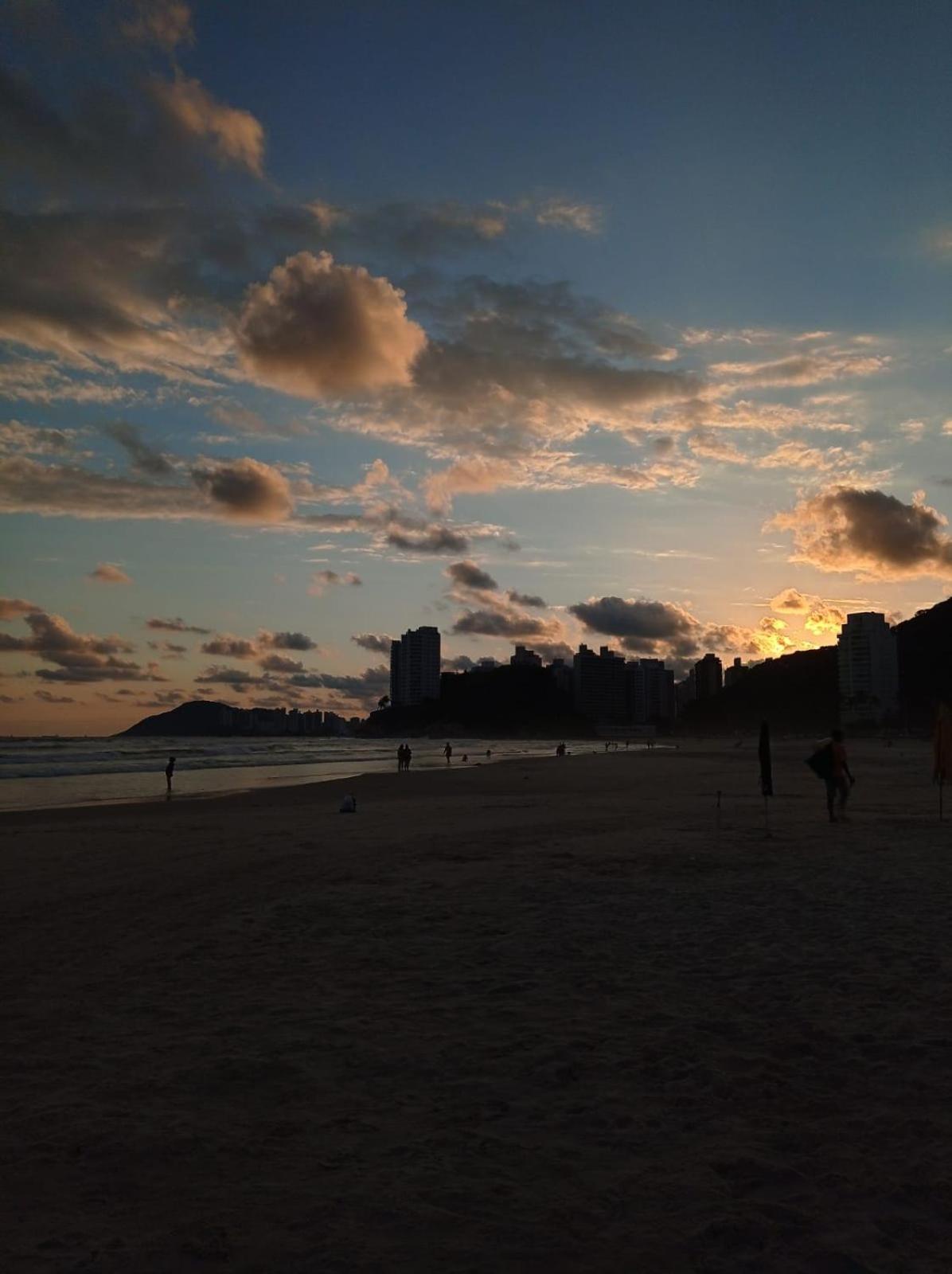 Apartamento Com Estacionamento, Wi-Fi, Ar Condicionado A 300 Metros Da Praia Da Enseada No Guaruja. Dış mekan fotoğraf
